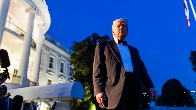 epa12394201 US President Donald Trump speaks to reporters before he departs the White House for a private dinner at Mount Vernon, in Washington, DC, USA, 20 September 2025. The president spoke briefly about Jimmy Kimmel, saying 'I think Jimmy Kimmel is terrible. ABC lost millions.' He also spoke about meeting with Democratic lawmakers to avoid a government shutdown. EPA/JIM LO SCALZO / POOL