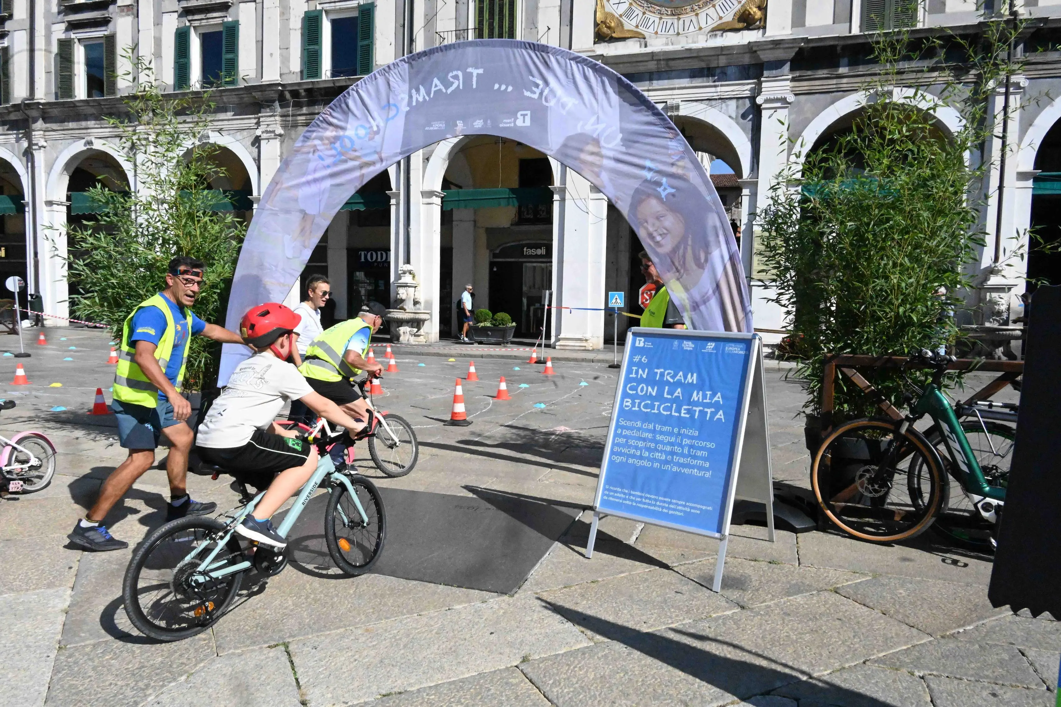 «Un, due Tramschool!» in piazza Loggia