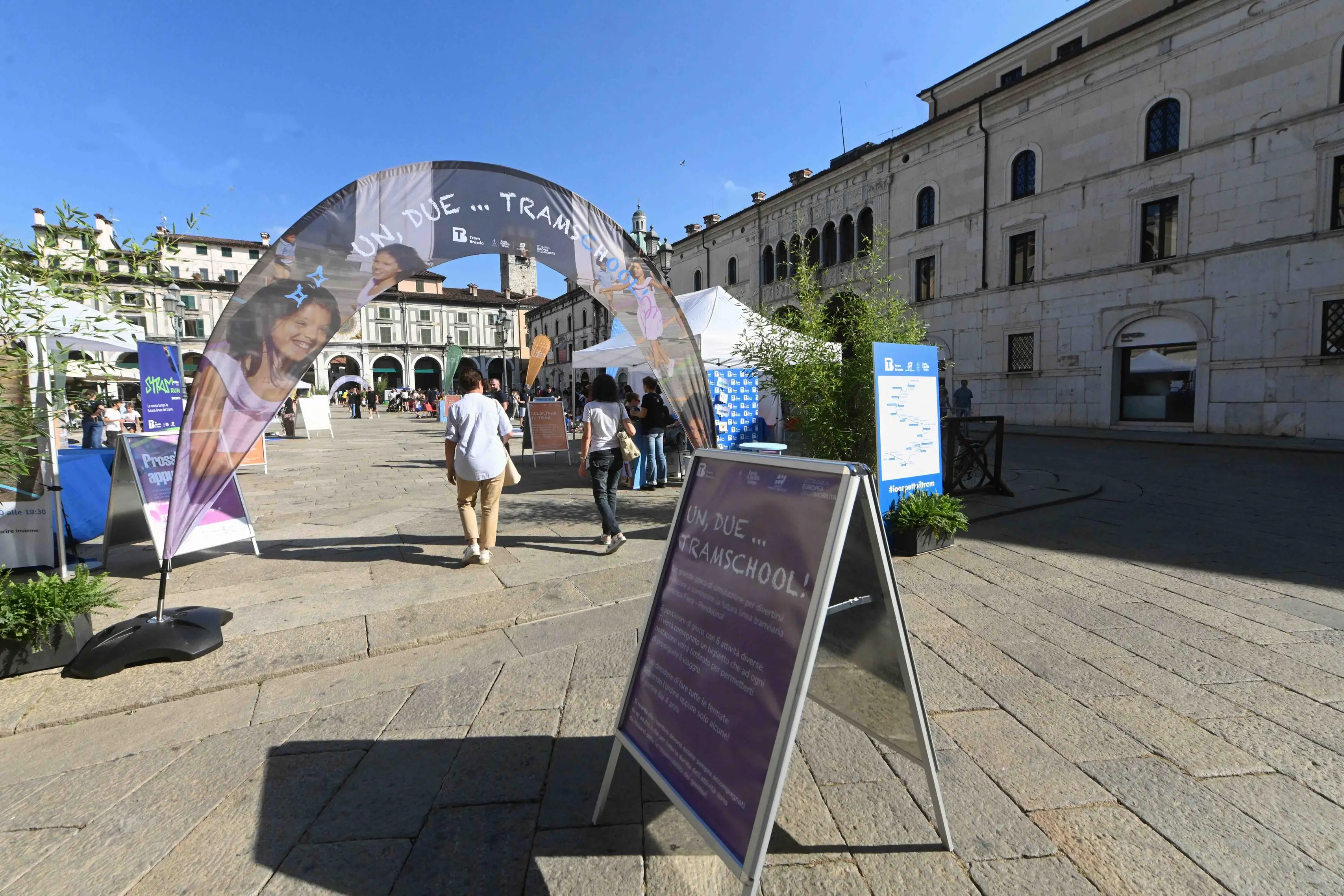«Un, due Tramschool!» in piazza Loggia
