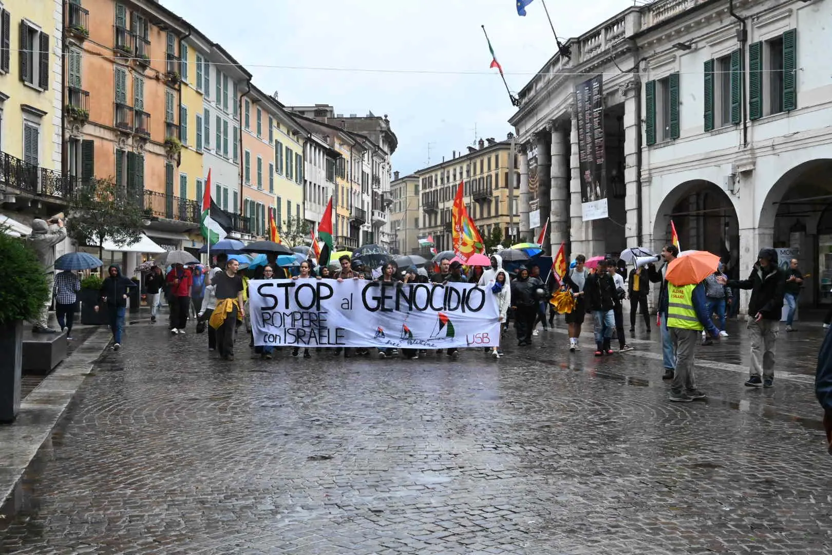 Manifestazione a Brescia in occasione delle sciopero generale per Gaza