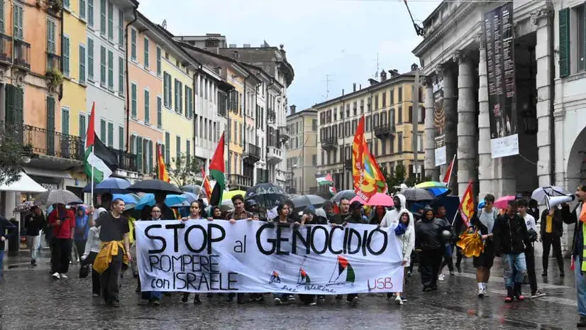 Manifestazione a Brescia in occasione delle sciopero generale per Gaza