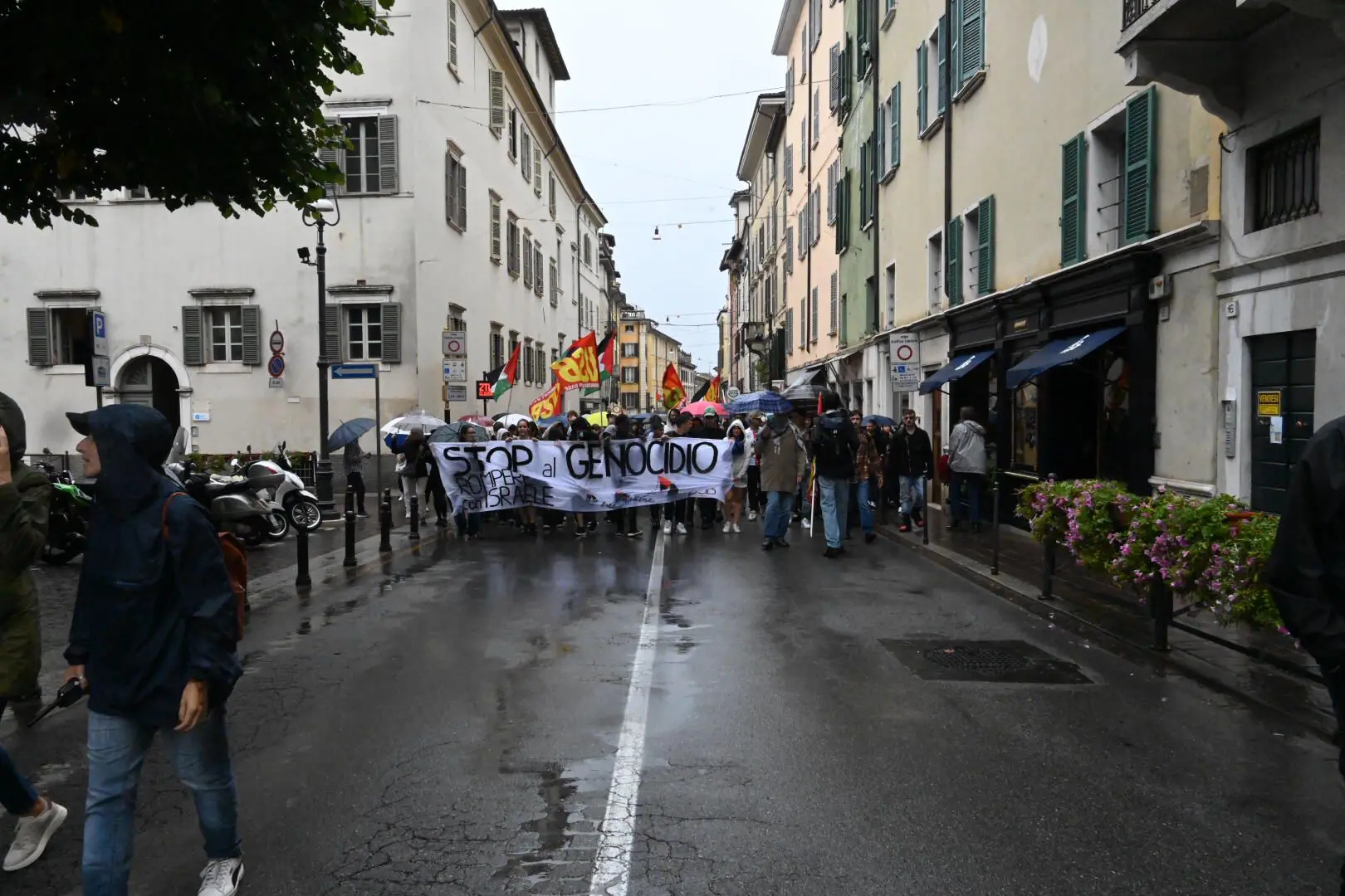 Manifestazione a Brescia in occasione delle sciopero generale per Gaza