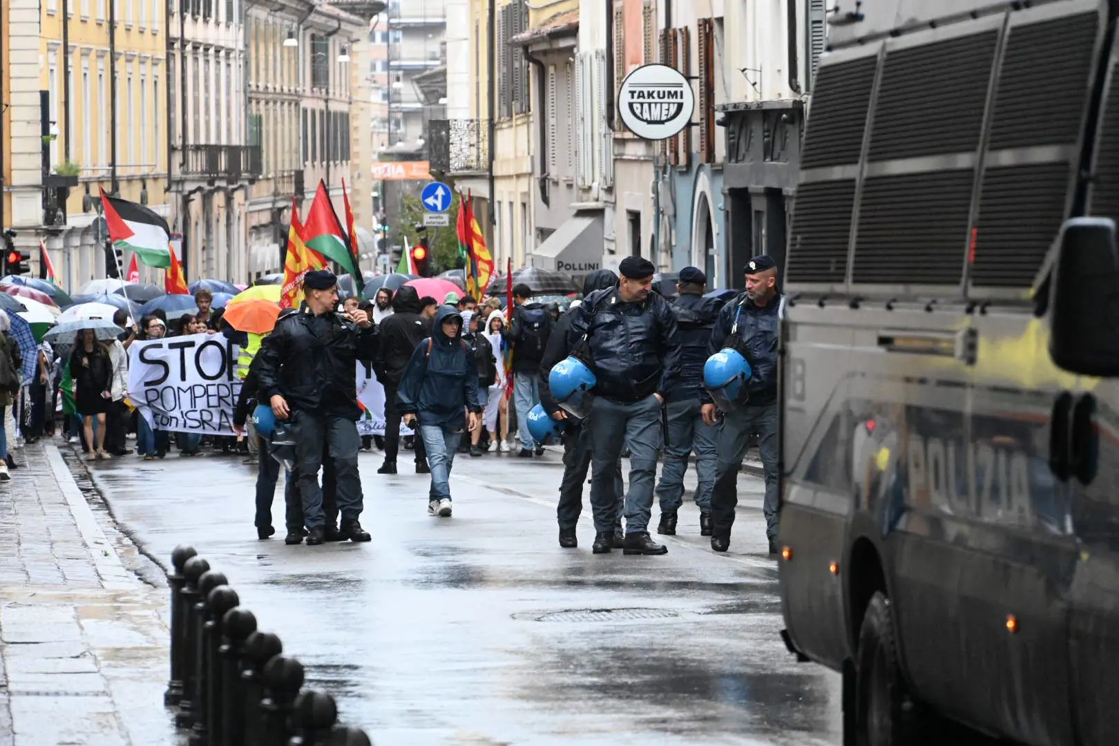 Manifestazione a Brescia in occasione delle sciopero generale per Gaza