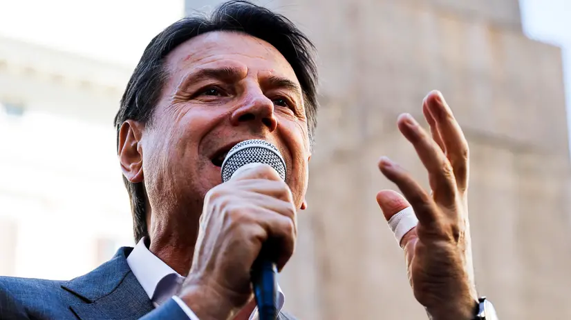 Il presidente del Movimento 5 Stelle (M5s) Giuseppe Conte durante la manifestazione in piazza Montecitorio della Cgil per Gaza “Fermare l'invasione israeliana a Gaza e il genocidio del popolo palestinese”, davanti la Camera dei Deputati, Roma, 19 settembre 2025. ANSA/ANGELO CARCONI