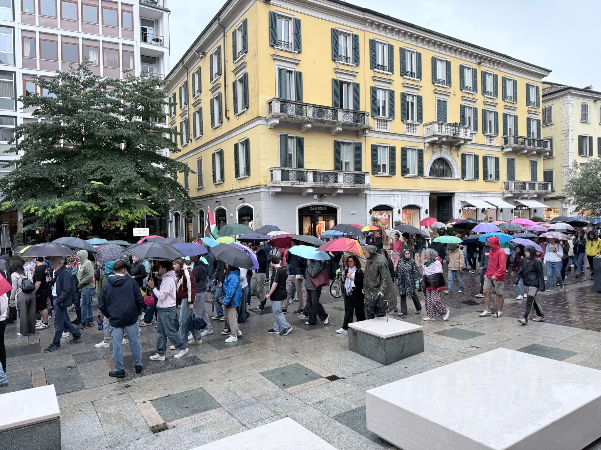 Manifestazione a Brescia in occasione delle sciopero generale per Gaza