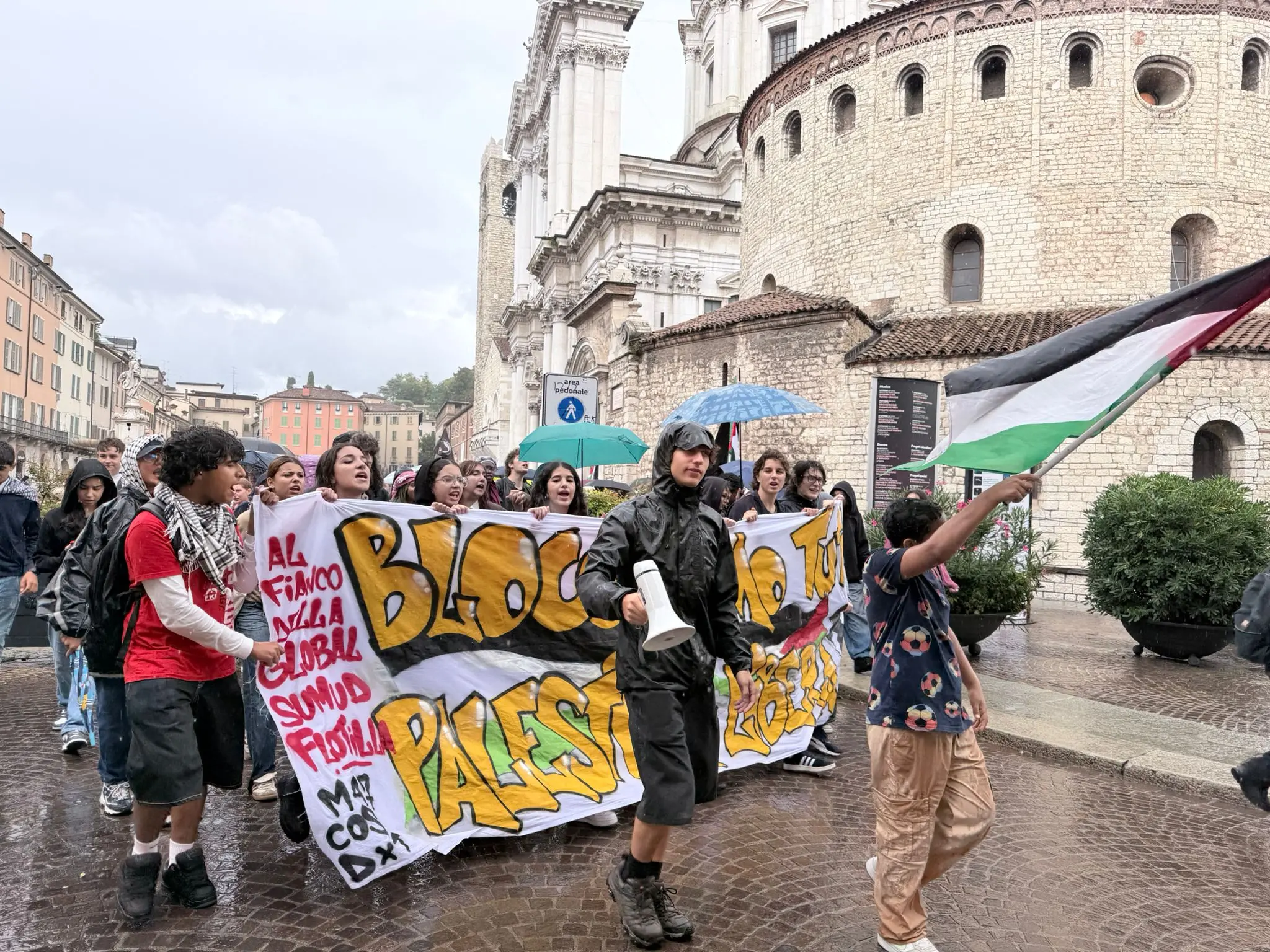 Manifestazione a Brescia in occasione delle sciopero generale per Gaza