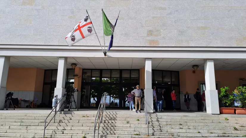 Processo a Grillo jr e amici a Tempio Pausania. Attesa per la sentenza.
