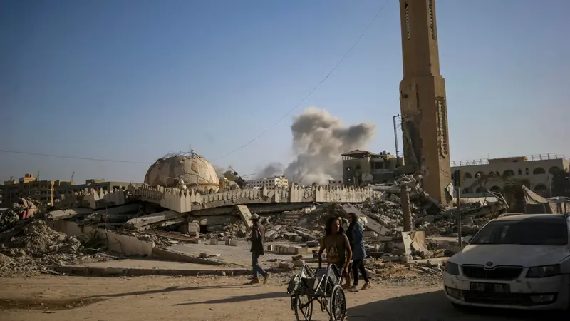 Un raid israeliano su Gaza City - Foto Epa/Mohammed Saber © www.giornaledibrescia.it