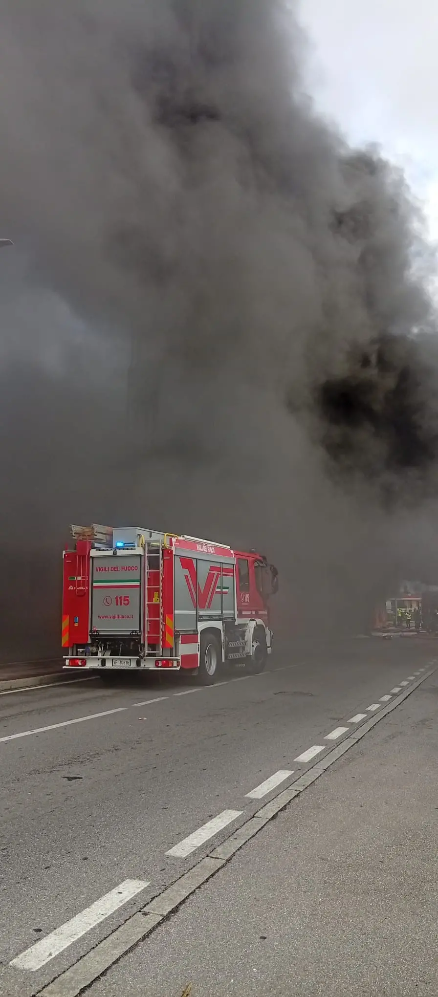 L'incendio a Rovato