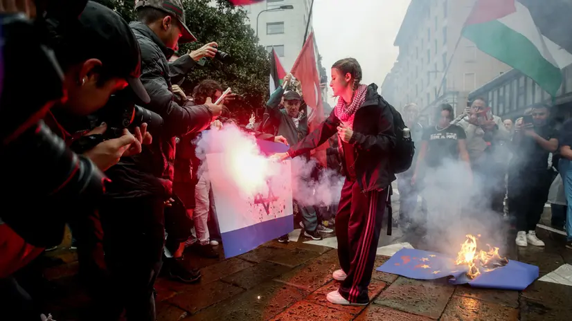 Corteo per la Palestina e scontri a Milano, 22 settembre 2025. ANSA/MOURAD BALTI TOUATI