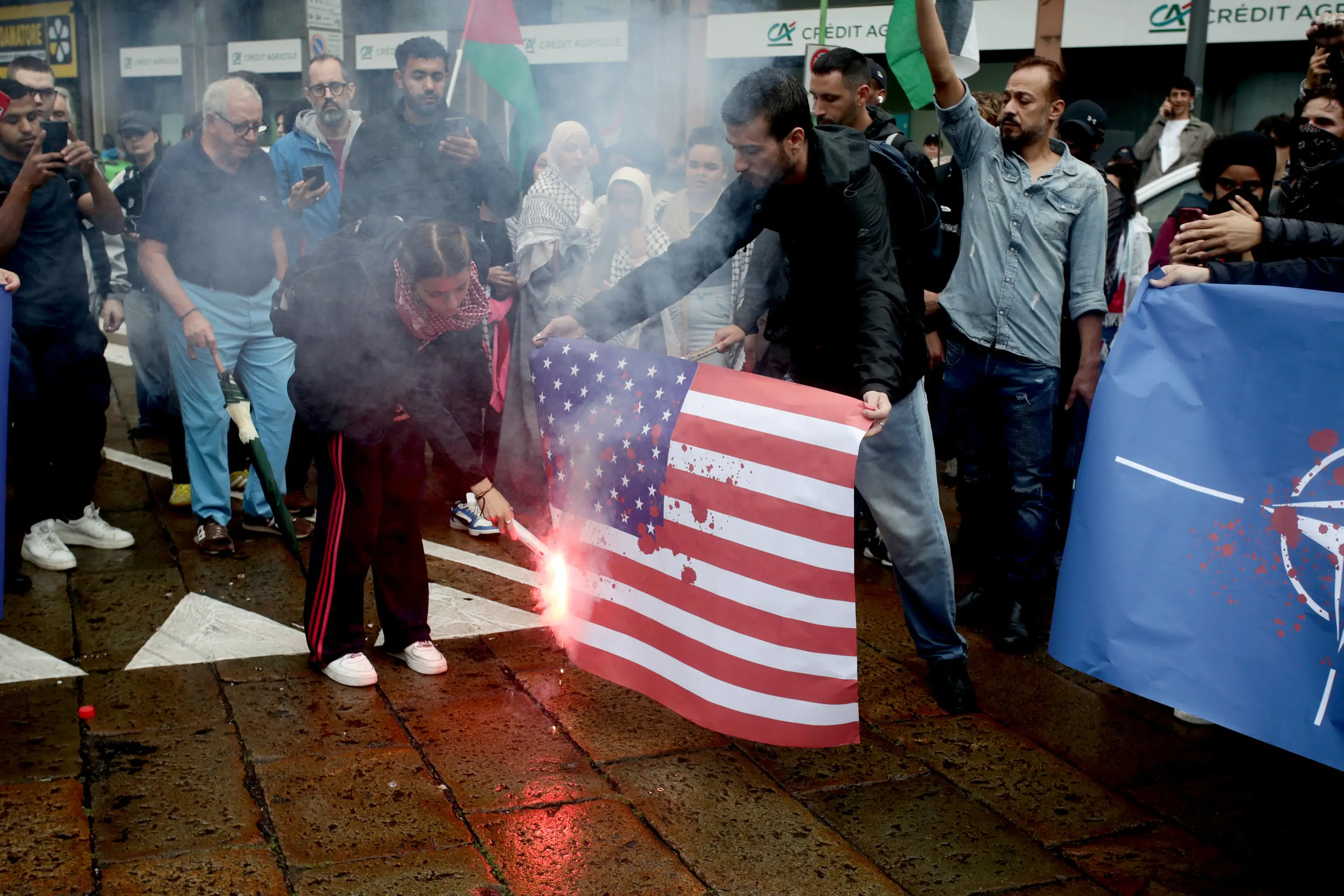 Milano, tensioni tra la Polizia e i manifestanti pro-Gaza