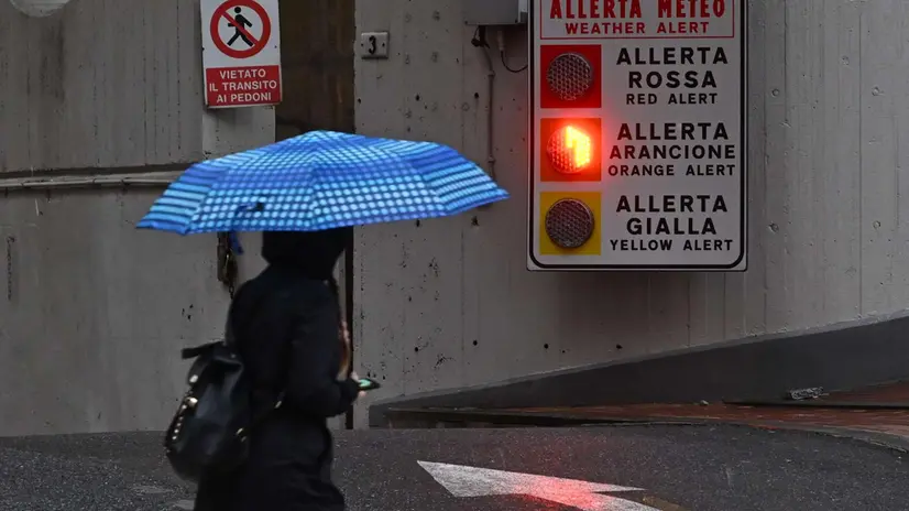 Piove forte a tratti, allagamenti diffusi sul territorio ligure. Scuole chiuse in via precauzionale in molti comuni, allerta arancione nel centro della regione, mentre nel Tigullio e nello spezzino il livello di allerta erossa per i grandi bacini dell'Entella.e del Magra.Genova, 08 ottobre 2024. ANSA/LUCA ZENNARO