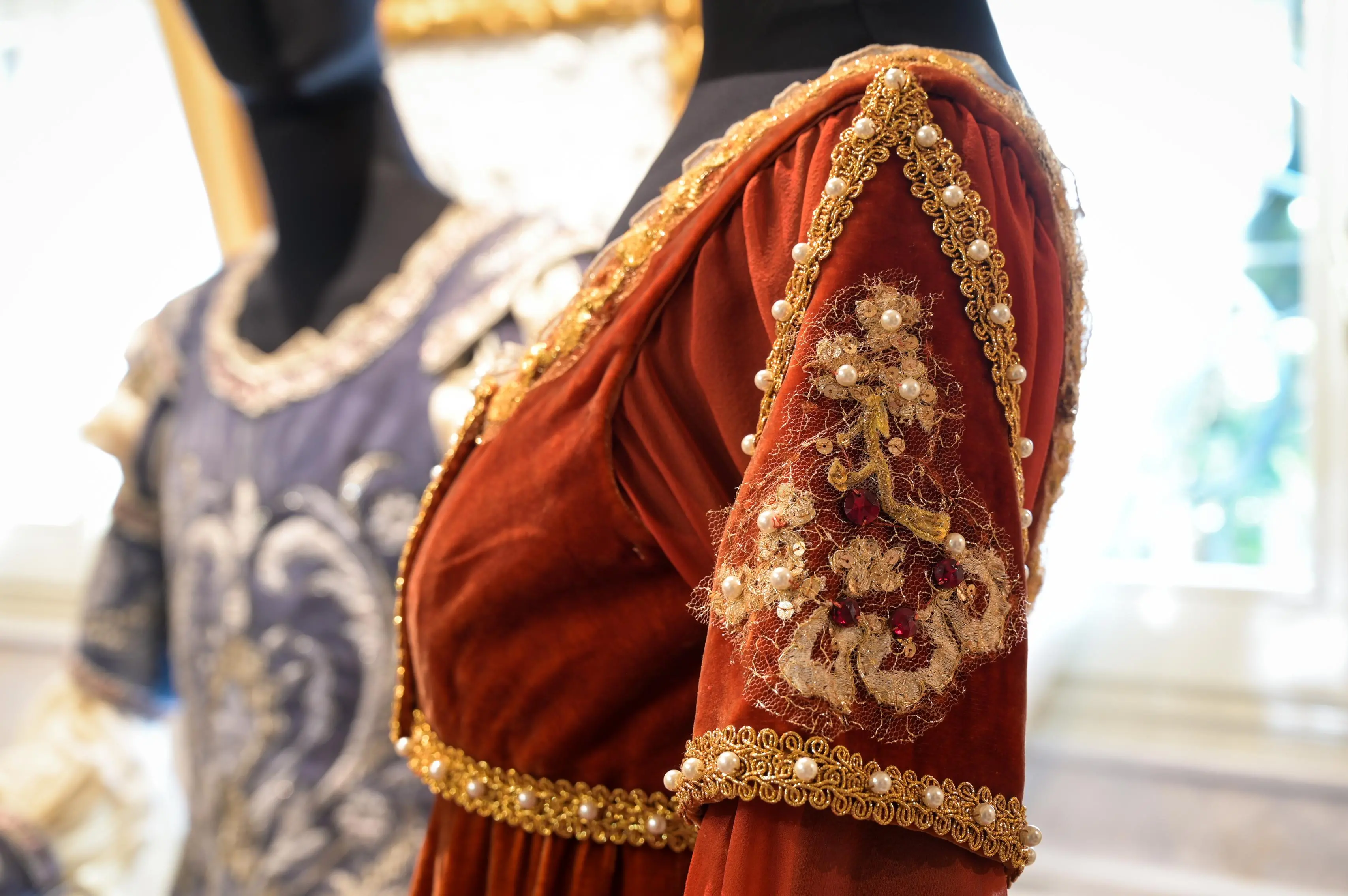 I costumi e gli abiti di scena in mostra a Casa Museo Zani