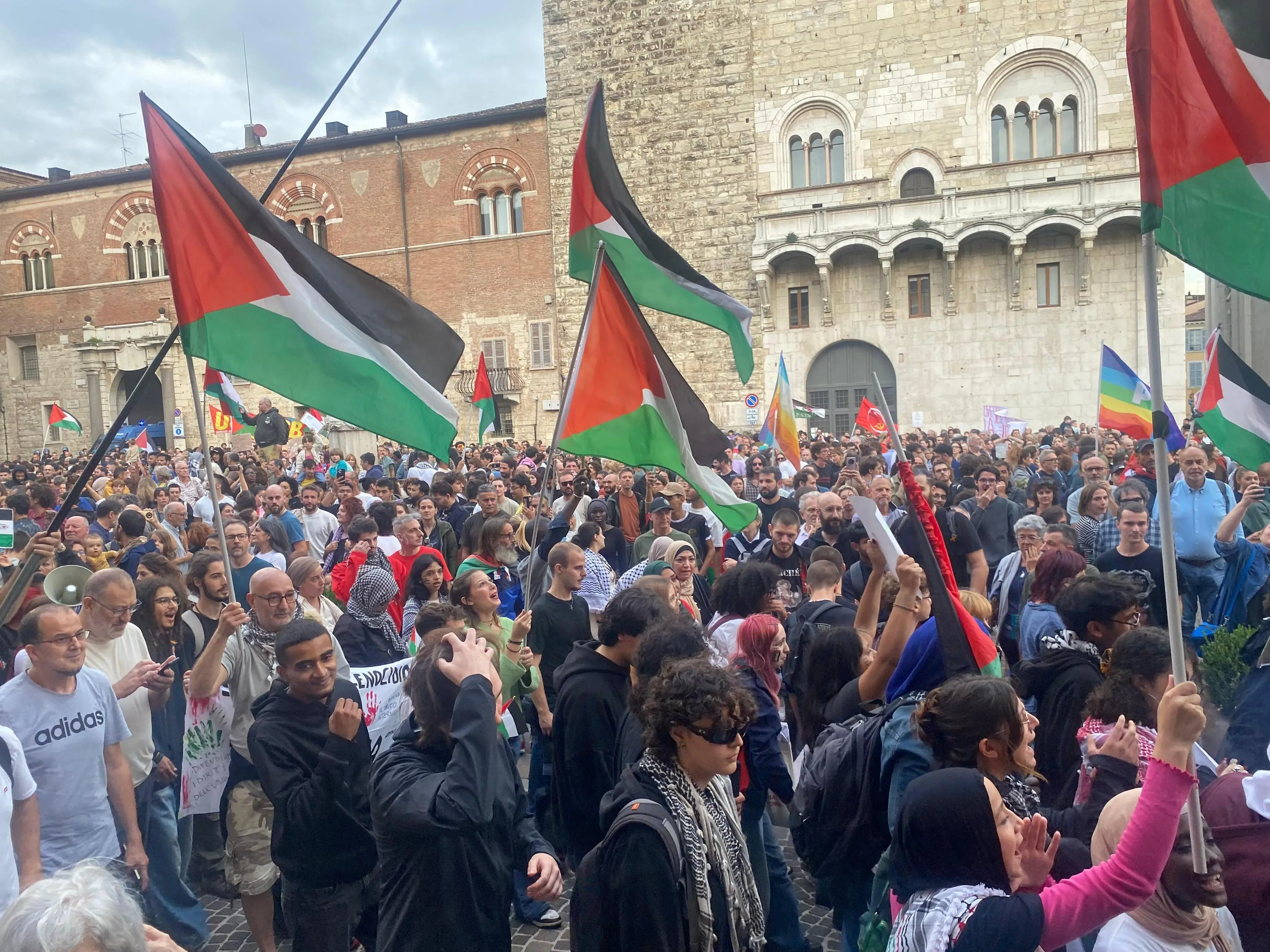 La manifestazione per Gaza in piazza Paolo VI