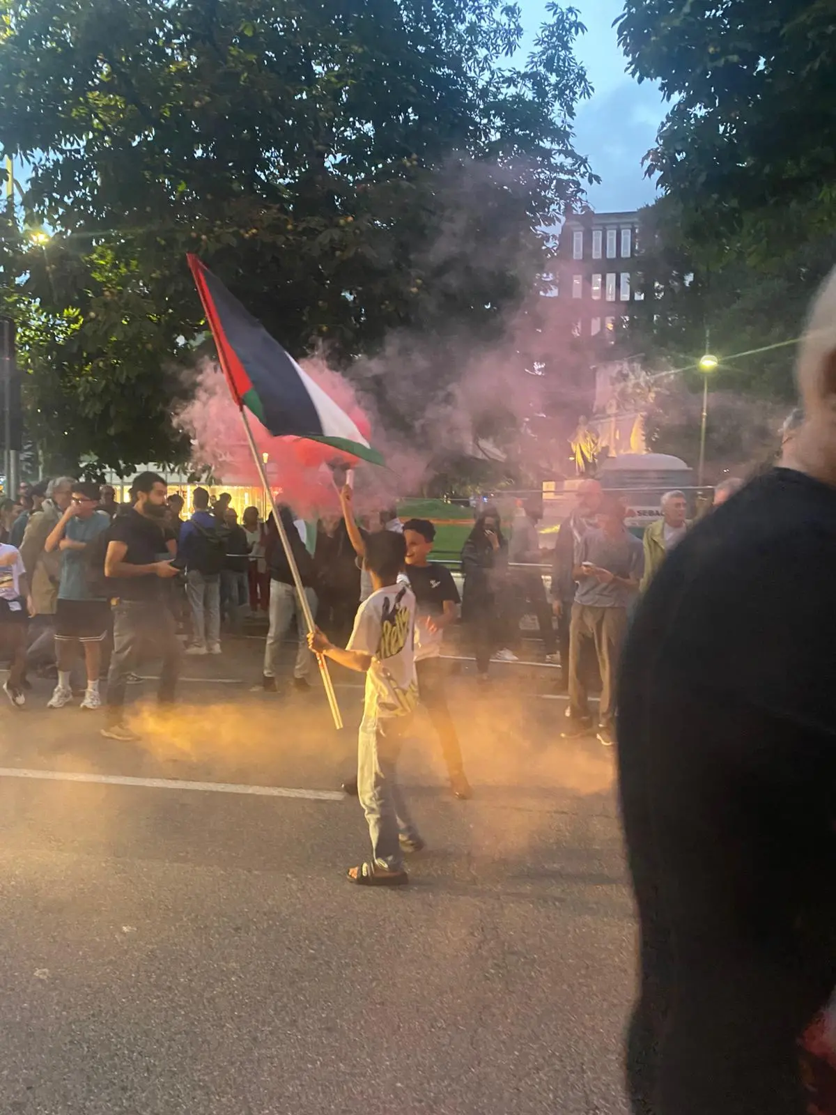 La manifestazione per Gaza in piazza Paolo VI