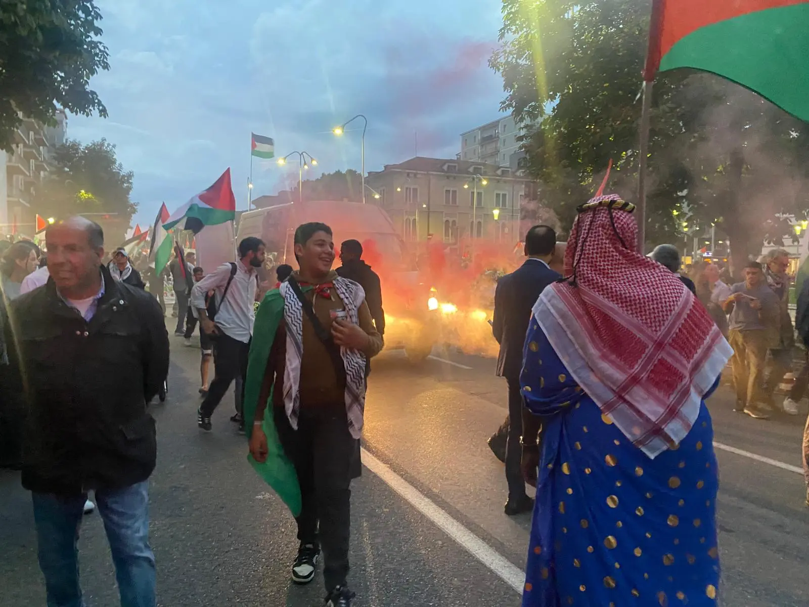 La manifestazione per Gaza in piazza Paolo VI
