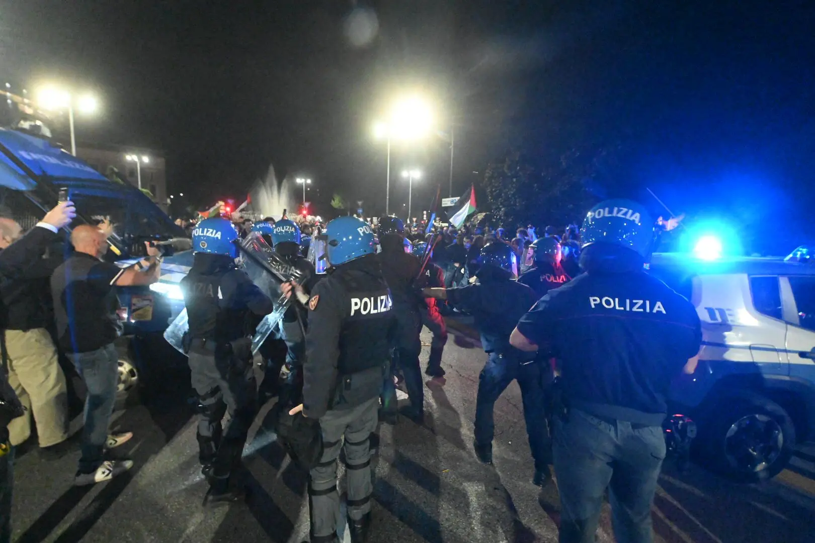 Corteo per Gaza, scontri tra manifestanti e Polizia