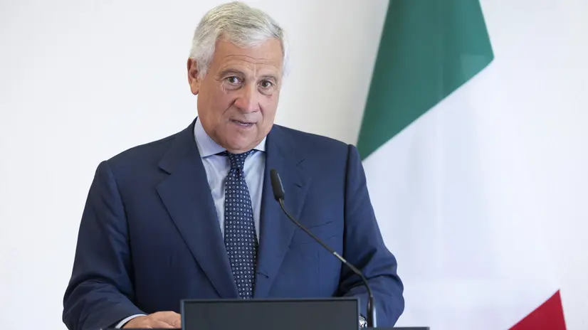 epa12309885 Italy's Deputy Prime Minister and Foreign Minister Antonio Tajani speaks during a joint press conference with Swiss Federal Councillor and Foreign Minister Ignazio Cassis (unseen) during an official visit in Bern, Switzerland, 19 August 2025. EPA/PETER KLAUNZER