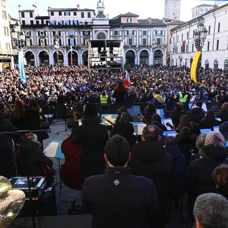 L'inaugurazione in piazza Loggia dell'anno di Capitale della Cultura © www.giornaledibrescia.it