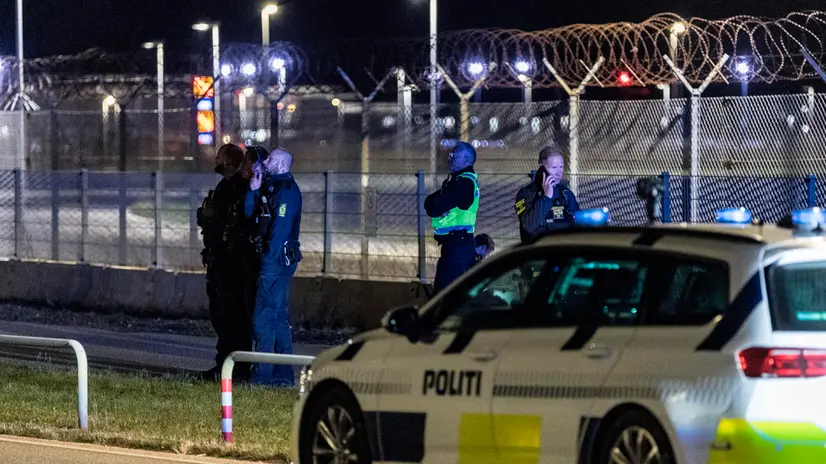 epa12398543 Danish police officers are present at Copenhagen Airport, planes cannot land or take off due to drone sightings, in Copenhagen, Denmark 22 September 2025. EPA/STEVEN KNAP DENMARK OUT
