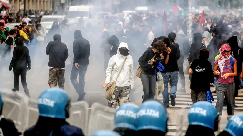Scontri al corteo per la Palestina a Milano, 22 settembre 2025. ANSA/MOURAD BALTI TOUATI