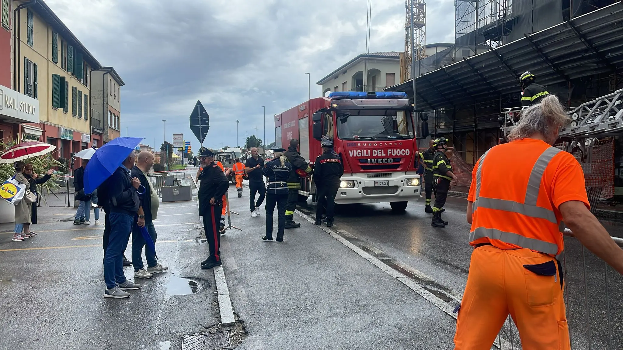Incendio a Rovato, le operazioni di bonifica