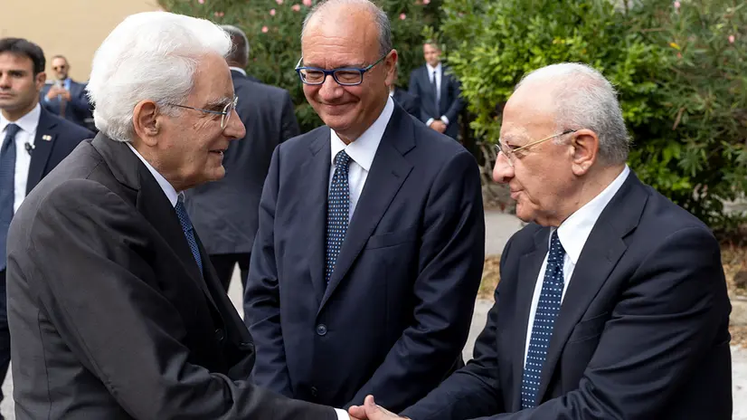 Napoli - Il Presidente della Repubblica Sergio Mattarella a Nisida con Giuseppe Valditara, Ministro dell’istruzione e del meritoI e Vincenzo De Luca, Presidente della Regione Campania, in occasione della cerimonia di inaugurazione dell’anno scolastico 2025-2026, oggi 22 settembre 2025. (Foto di Paolo Giandotti - Ufficio Stampa per la Stampa e la Comunicazione della Presidenza della Repubblica)
