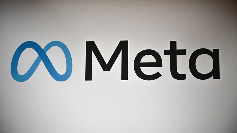 (FILES) In this file photo taken on January 04, 2023, the Meta logo in Las Vegas, Nevada. - Facebook owner Meta announced a wave of job cuts on March 14, 2023, part of what CEO Mark Zuckerberg called the company's "year of efficiency" as the US tech sector continues to downsize. In an email to employees, Zuckerberg said Meta would shed 10,000 jobs over the next few months, targeting middle management, and that 5,000 other roles would remain unfilled. The cuts follow a cull of 11,000 jobs announced by the company in November. (Photo by Robyn BECK / AFP)