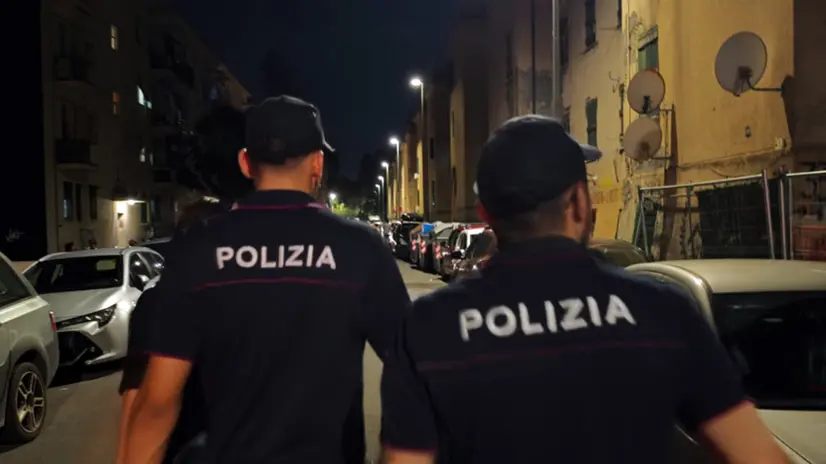 ROMA. BLITZ NOTTURNO INTERFORZE AL QUARTICCIOLO. 11 ARRESTI DELLA POLIZIA DI STATO PER SPACCIO, MINACCE E RESISTENZA. IN MANETTE ANCHE FIANCHEGGIATORI.