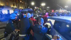 Gli scontri durante la manifestazione per la Palestina - Foto Marco Ortogni/Neg © www.giornaledibrescia.it