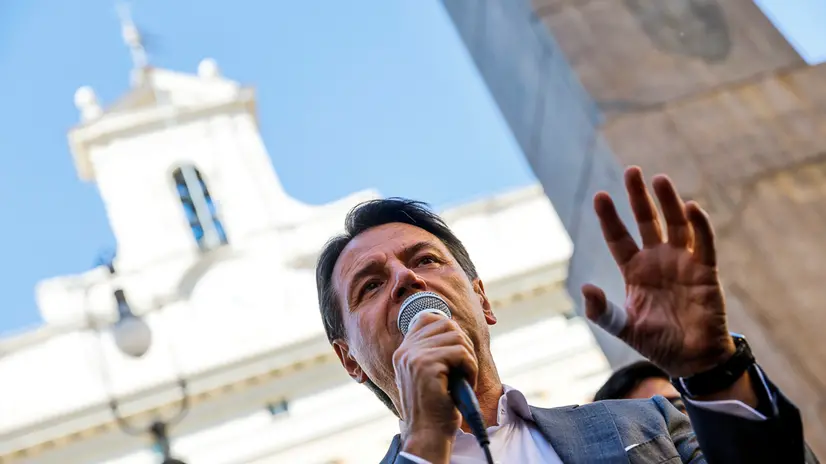 Il presidente del Movimento 5 Stelle (M5s) Giuseppe Conte durante la manifestazione in piazza Montecitorio della Cgil per Gaza “Fermare l'invasione israeliana a Gaza e il genocidio del popolo palestinese”, davanti la Camera dei Deputati, Roma, 19 settembre 2025. ANSA/ANGELO CARCONI