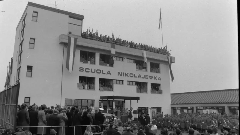 L’inaugurazione della Scuola Nikolajewka, nel 1984 © www.giornaledibrescia.it