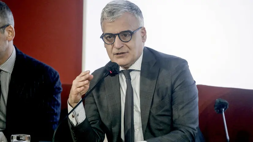 Claudio Sgaraglia, prefetto di Milano, durante l’evento organizzato per la consegna di 88 Medaglie d’Onore concesse, con decreto del Presidente della Repubblica, ai cittadini italiani, militari e civili, deportati ed internati nei lager nazisti e destinati al lavoro coatto per l’economia di guerra a Palazzo Reale a Milano, 27 gennaio 2025. ANSA/MOURAD BALTI TOUATI