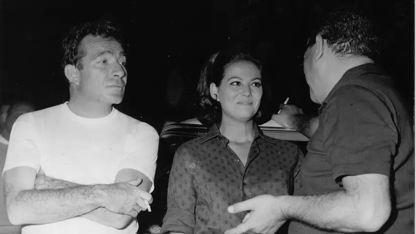 Claudia Cardinale e Ugo Tognazzi, scattata da Popi Orioli durante le riprese del film Il magnifico cornuto, a inizio agosto del 1964 - Copyright GdB/Orioli