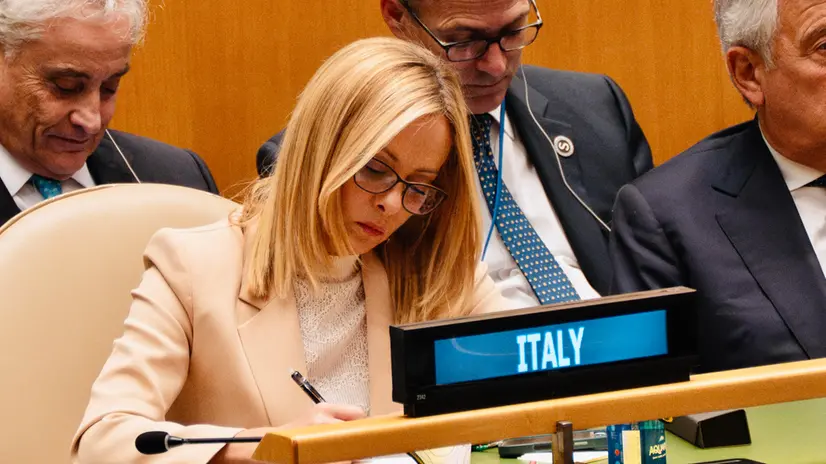 La premier Giorgia Meloni all'Assemblea Generale Onu, New York, 23 settembre 2025 ANSA / Filippo Attili ufficio stampa Palazzo Chigi +++ UFFICIO STAMPA PALAZZO CHIGI +++ FOTO NON IN VENDITA - DA USARE SOLO PER FINI GIORNALISTICI +++ NPK +++ ---- A handout picture, provided by Palazzo Chigi's press office, shows italian Prime Minister Giorgia Meloni at the UN General Assembly, New York, September 23, 2025 ANSA / Filippo Attili Palazzo Chigi press office handout +++ ANSA PROVIDES ACCESS TO THIS HANDOUT PHOTO TO BE USED SOLELY TO ILLUSTRATE NEWS REPORTING OR COMMENTARY ON THE FACTS OR EVENTS DEPICTED IN THIS IMAGE - NO ARCHIVING - NO LICENSING - NPK +++