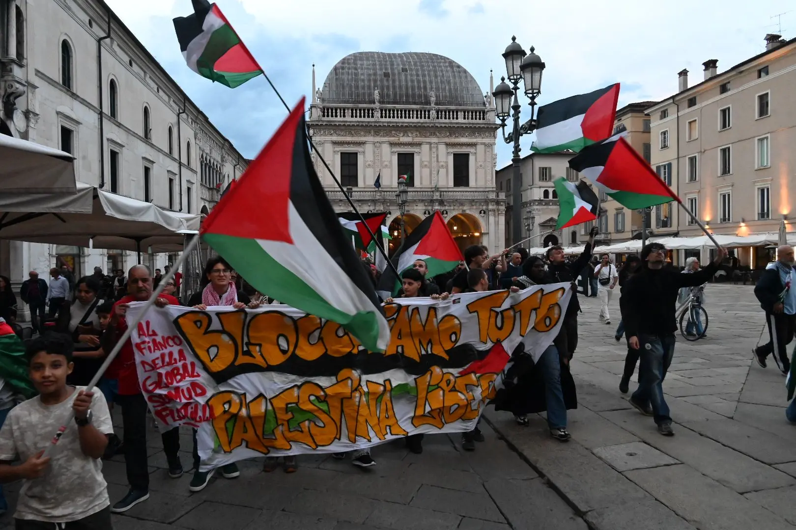 La manifestazione pro Pal a Brescia