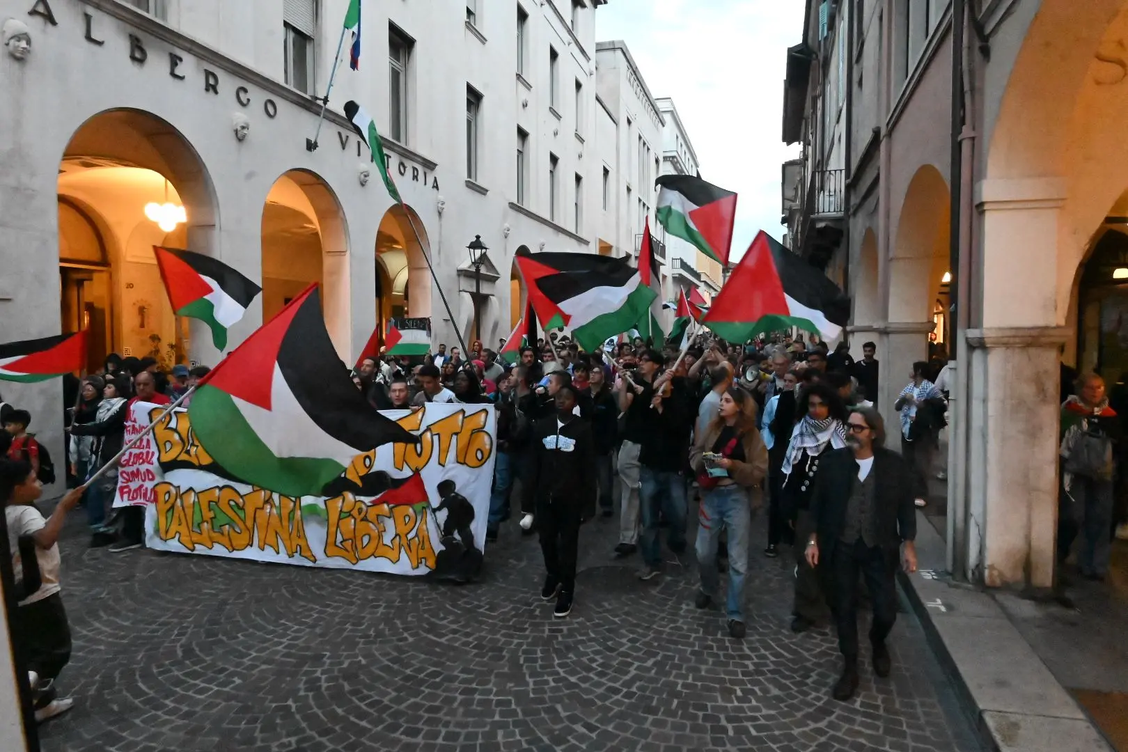 La manifestazione pro Pal a Brescia