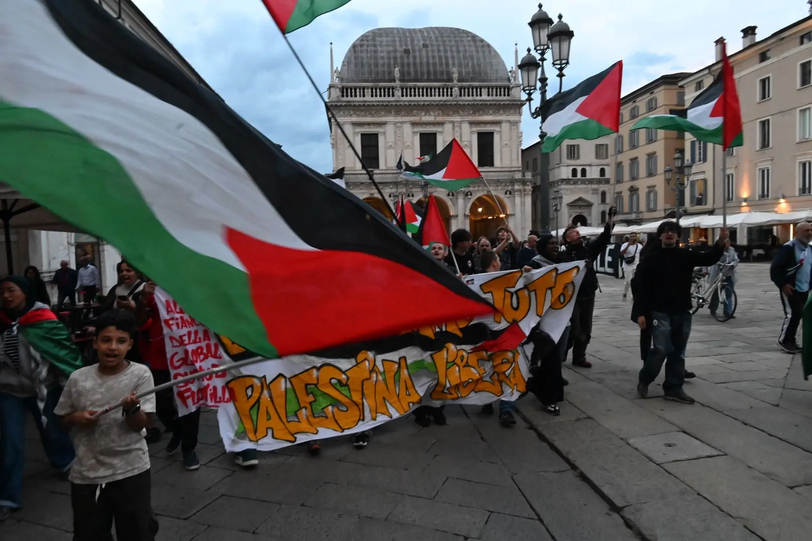 La manifestazione pro Pal a Brescia