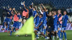 L'esultanza di squadra dopo la vittoria contro la Giana Erminio - Foto New Reporter Comincini © www.giornaledibrescia.it