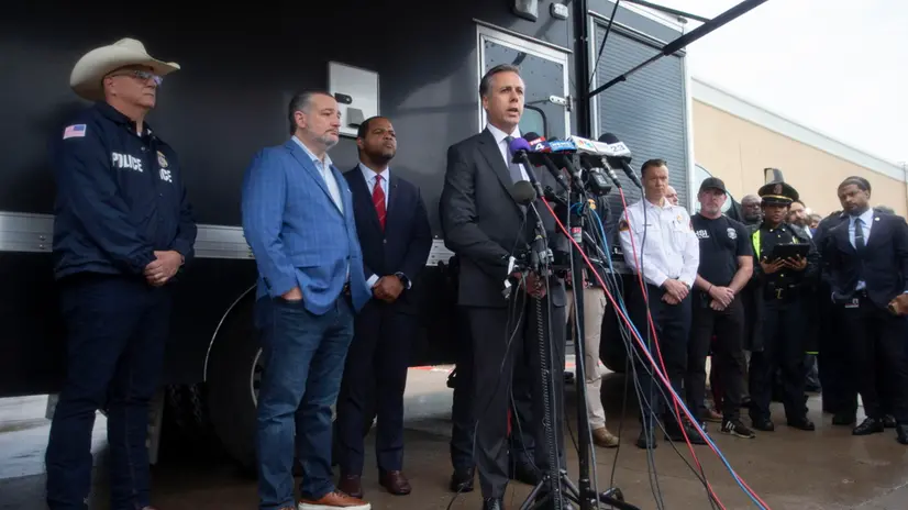 epa12402404 FBI special agent Joseph Rothrock addresses a news conference following a shooting at the United States Immigration and Customs Enforcement (ICE) detention facility in Dallas, Texas, USA, 24 September 2025. At least two people were killed, the Dallas Police confirmed. According to the US Homeland Security secretary, the shooter also died from 'a self-inflicted gunshot wound' EPA/DANIEL MCGREGOR HUYER