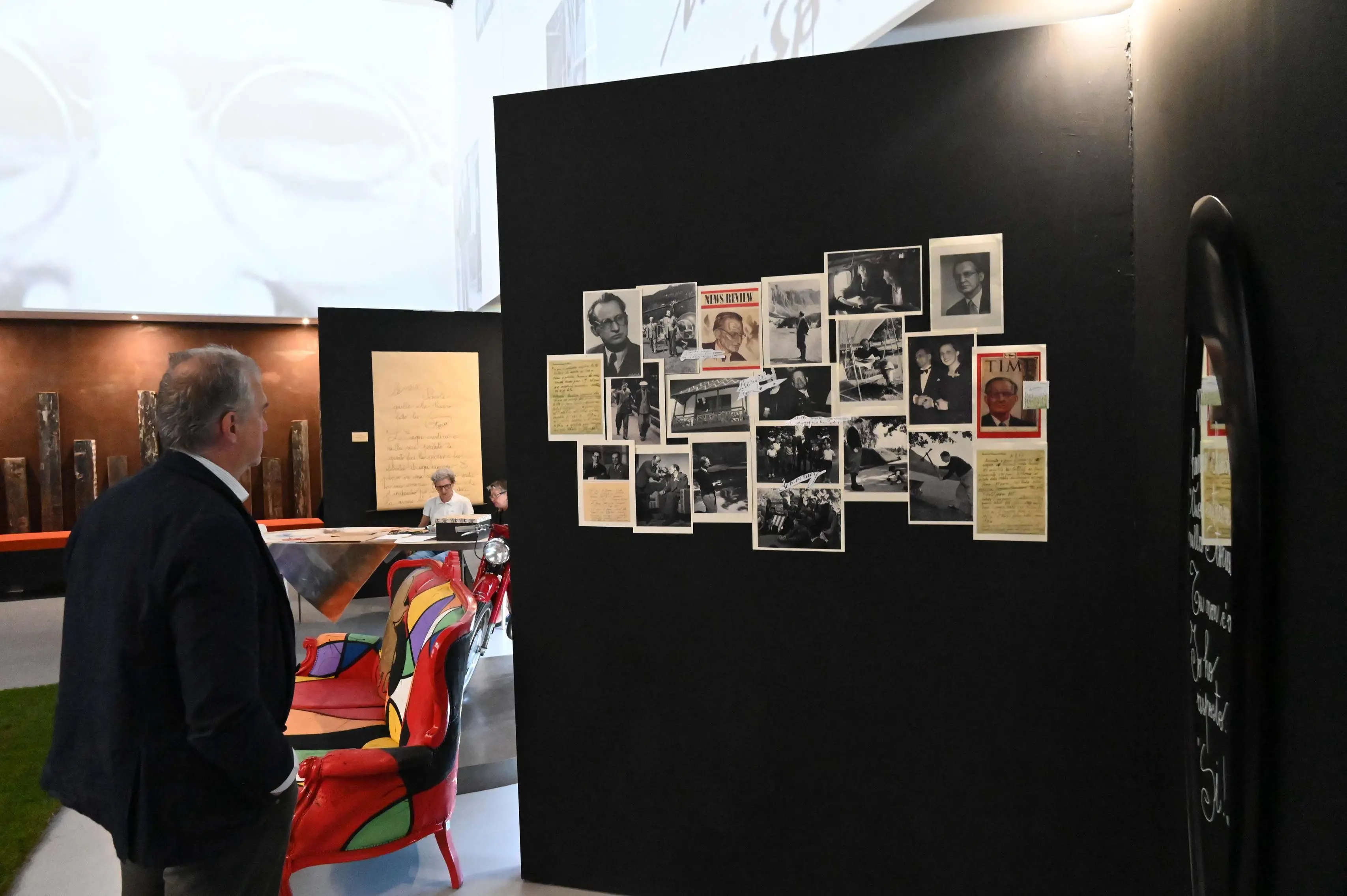 La mostra Democracy dell'artista bresciano Dhoino