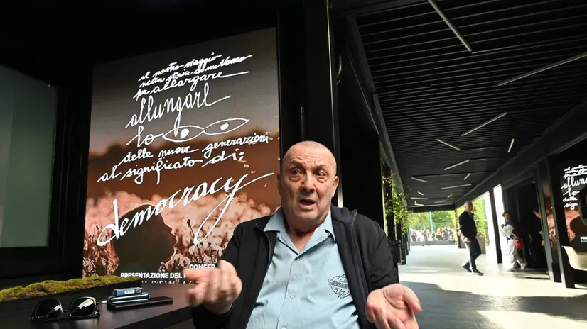 La mostra Democracy dell'artista bresciano Dhoino