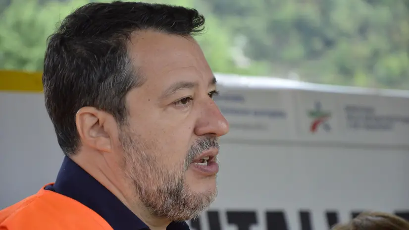 Il ministro delle Infrastrutture e dei trasporti, Matteo Salvini, durante un sopralluogo nel cantiere ferroviario di Donnas, in Valle d'Aosta, dove è in corso l'elettrificazione della linea Aosta-Ivrea. 22 settembre 2025. Credit: Thierry Pronesti