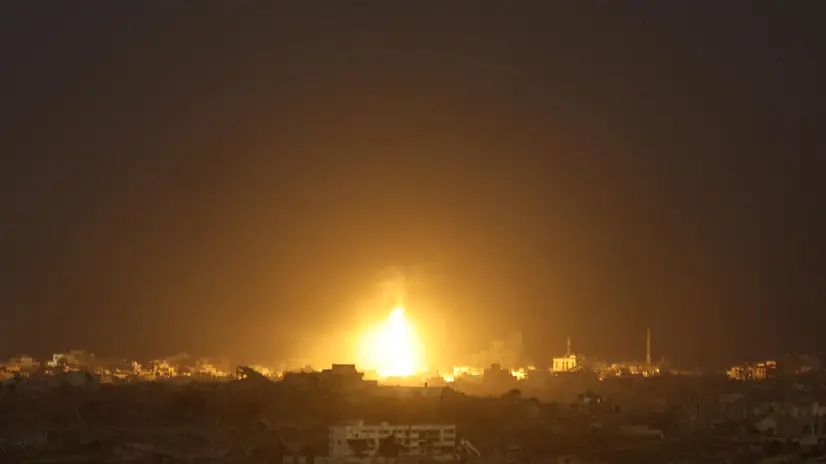 epa12403470 A fire breaks out after an Israeli airstrike on the outskirts of Gaza City as seen from an undisclosed location on the Israeli side of the border with Gaza, 24 September 2025. More than 65,400 Palestinians have been killed in the Gaza Strip since October 2023, according to the Palestinian Ministry of Health, and about 1,200 Israelis have been killed since the launch of an Israeli military campaign in response to a cross-border attack by Hamas on 07 October 2023. EPA/ATEF SAFADI
