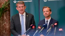 epa12403769 Minister of Defence Troels Lund Poulsen (L) and Minister of Justice Peter Hummelgaard (R) hold a press conference at the Ministry of Defence in Copenhagen, Denmark, 25 September 2025. The Minister of Defence and the Minister of Justice provided an update on the recent drone activities at a number of airports in Denmark. EPA/Emil Helms DENMARK OUT