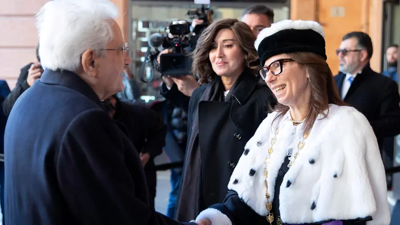 Ferrara - Il Presidente della Repubblica Sergio Mattarella con Anna Maria Bernini, Ministro dell’università e della ricerca e Laura Ramaciotti, Rettrice dell’Università degli Studi di Ferrara, in occasione della cerimonia di inaugurazione dell'anno accademico 2022-2023 dell'Università degli Studi di Ferrara, oggi 4 aprile 2023. (Foto di Paolo Giandotti - Ufficio per la Stampa e la Comunicazione della Presidenza della Repubblica)