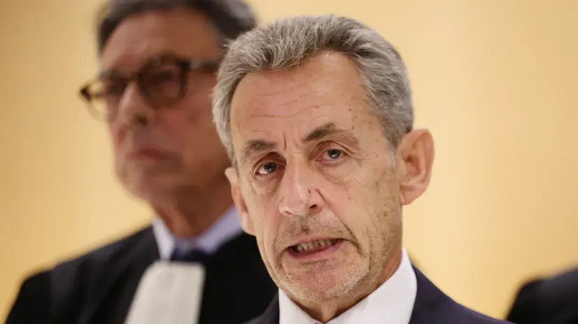 epa12404558 Former French president Nicolas Sarkozy leaves the courthouse in Paris, France, 25 September 2025. Sarkozy and twelve others, including three former ministers, stood trial for criminal conspiracy to receive funds for the 2007 presidential campaign from the regime of late Libyan leader Muammar Gaddafi, and he has now been sentenced to five years in jail for his role in the case involving funds from Gaddafi. Sarkozy has been convicted twice in separate cases since leaving office in 2012. EPA/TERESA SUAREZ