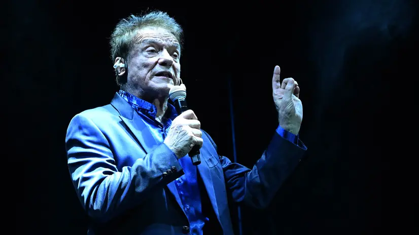 Massimo Ranieri in concerto al Teatro Clerici nel 2005
