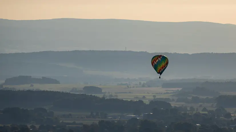 epa12354137 A hot air balloon flies over the city during an early morning competition flight called 'Fly in' in Hradec Kralove, Czech Republic, 05 September 2025. 81 balloonists from six countries, including the Czech Republic, Slovakia, the Netherlands, Germany, Hungary, and Austria, have gathered for a five-day festival, the largest ballooning event ever held in the Czech Republic and the biggest of its kind in Europe this year. EPA/MARTIN DIVISEK