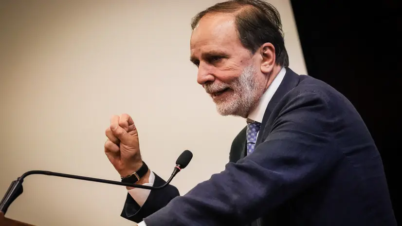 Il segretario generale della UIL Campania Giovanni Sgambati in un momento dell’assemblea UIL sulla sanità pubblica. Napoli 26 Giugno 2024. ANSA/CESARE ABBATE
